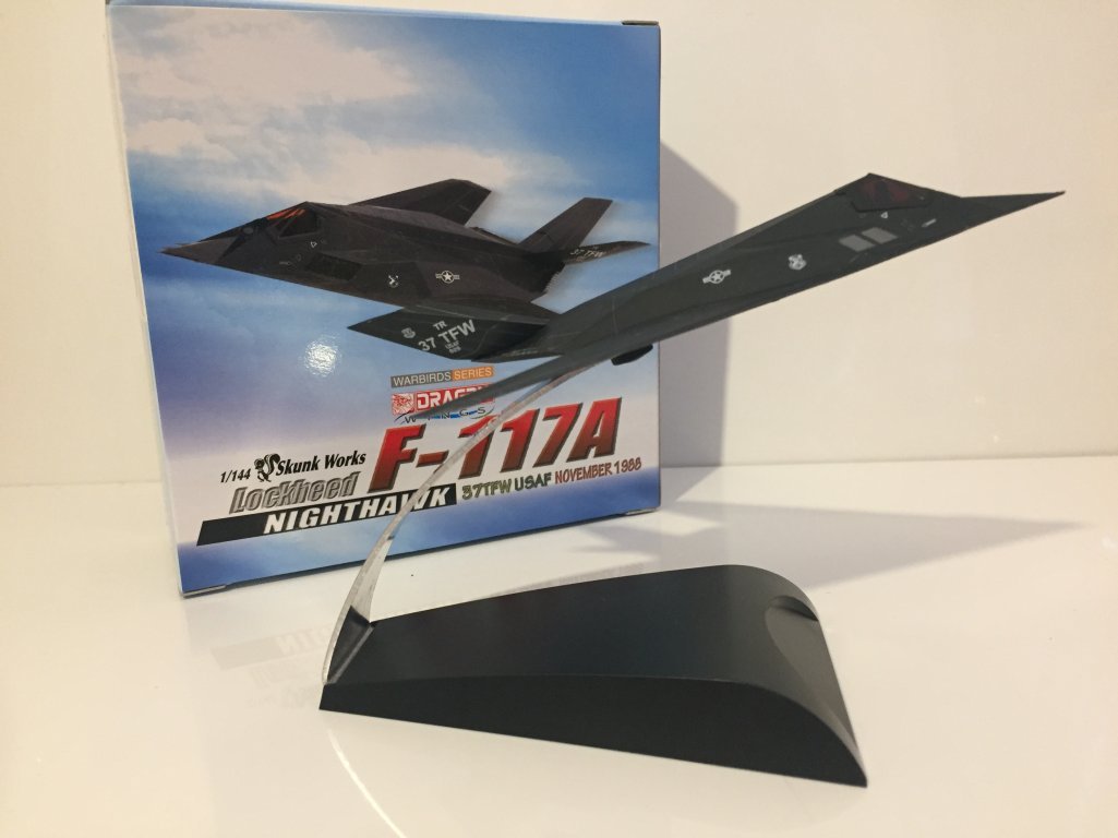 Amazon | ドラゴンウイングス 1/144 アメリカ空軍 F-117A ナイトホーク